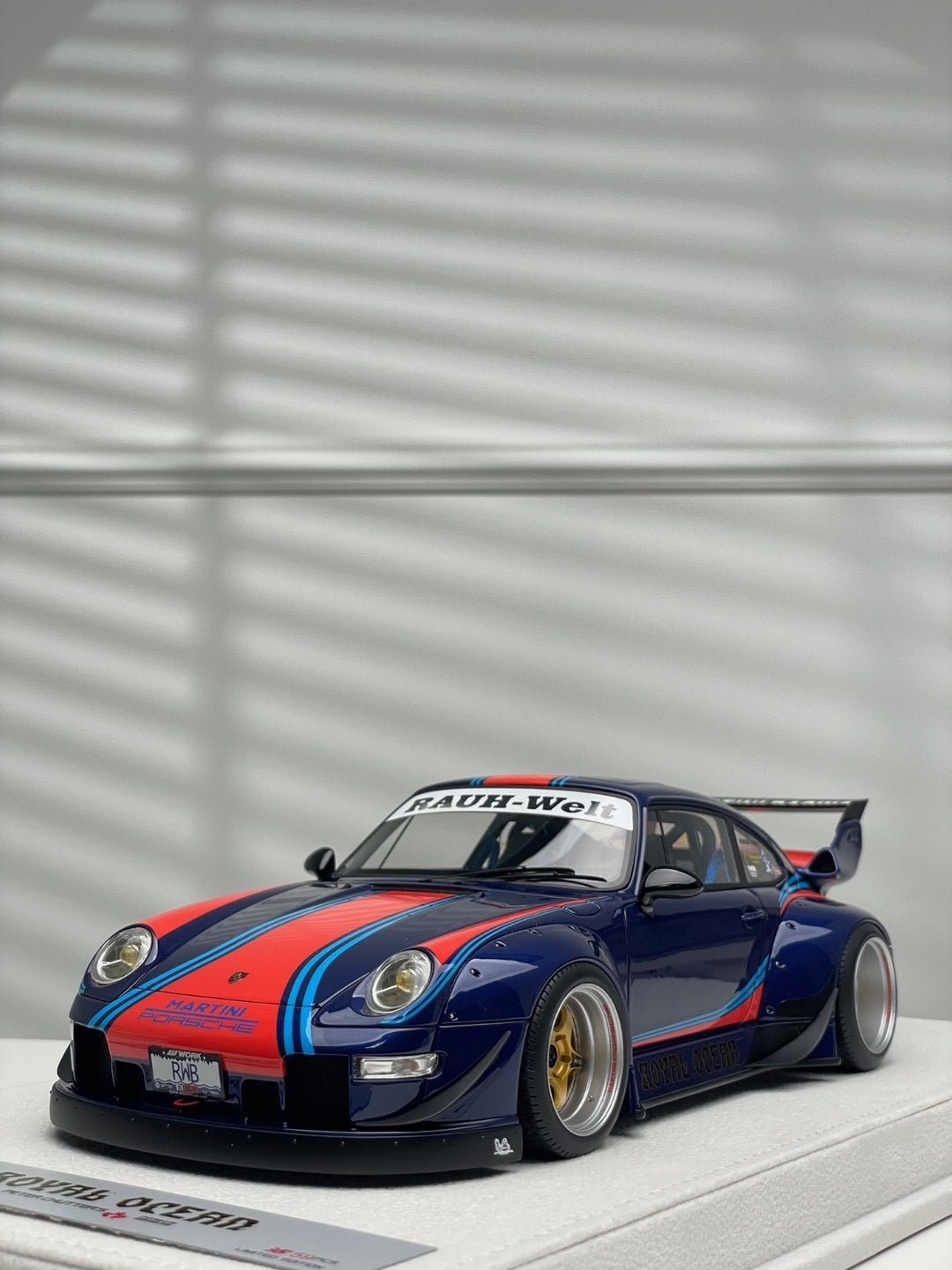 Porsche 911 993 RWB (Royal Ocean Blue) [FuelMe Model] 1/18 scale