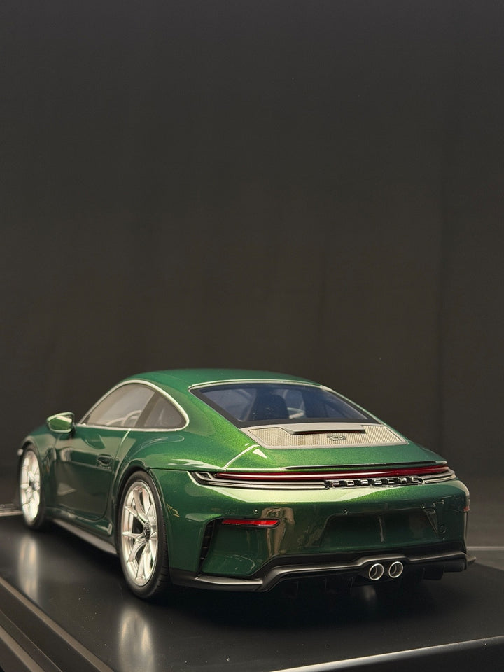 Porsche GT3 Touring (Metallic Green) [Spark] 1:12 scale
