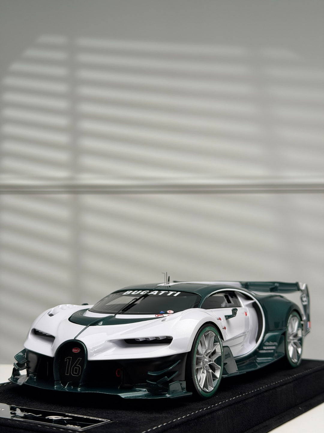 Bugatti Vision GT (White/ Dark Green Carbon) [Henson&Heaven] 1/18 scale