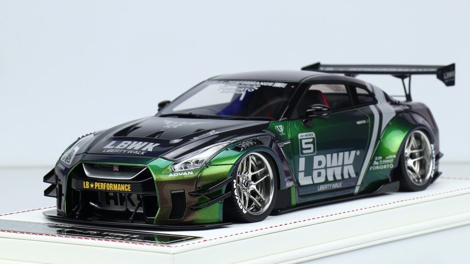 Nissan R35 GTR Type 2 LBWK (Chameleon Green) [Davis & Giovanni] 1/18 s ...
