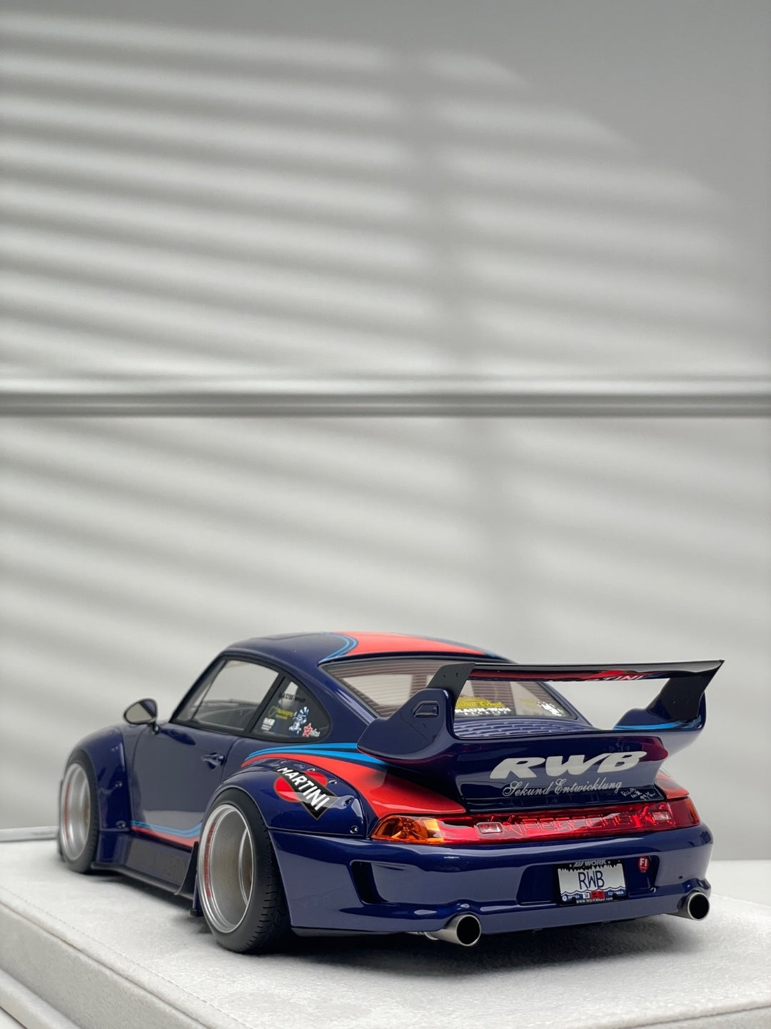Porsche 911 993 RWB (Royal Ocean Blue) [FuelMe Model] 1/18 scale