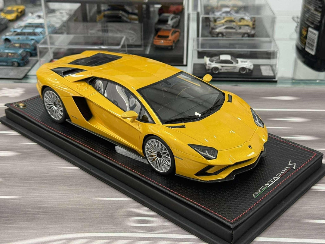 Lamborghini Aventador S (Yellow) [MR Collection] 1/18 scale