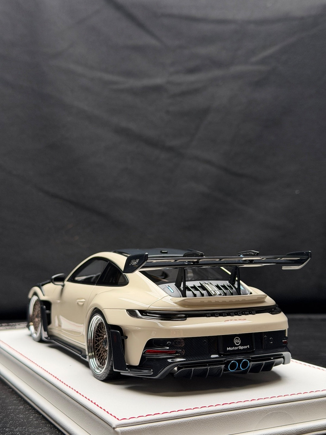 Porsche 911 GT3 RS (Beige) [Davis & Giovanni] 1:18 scale