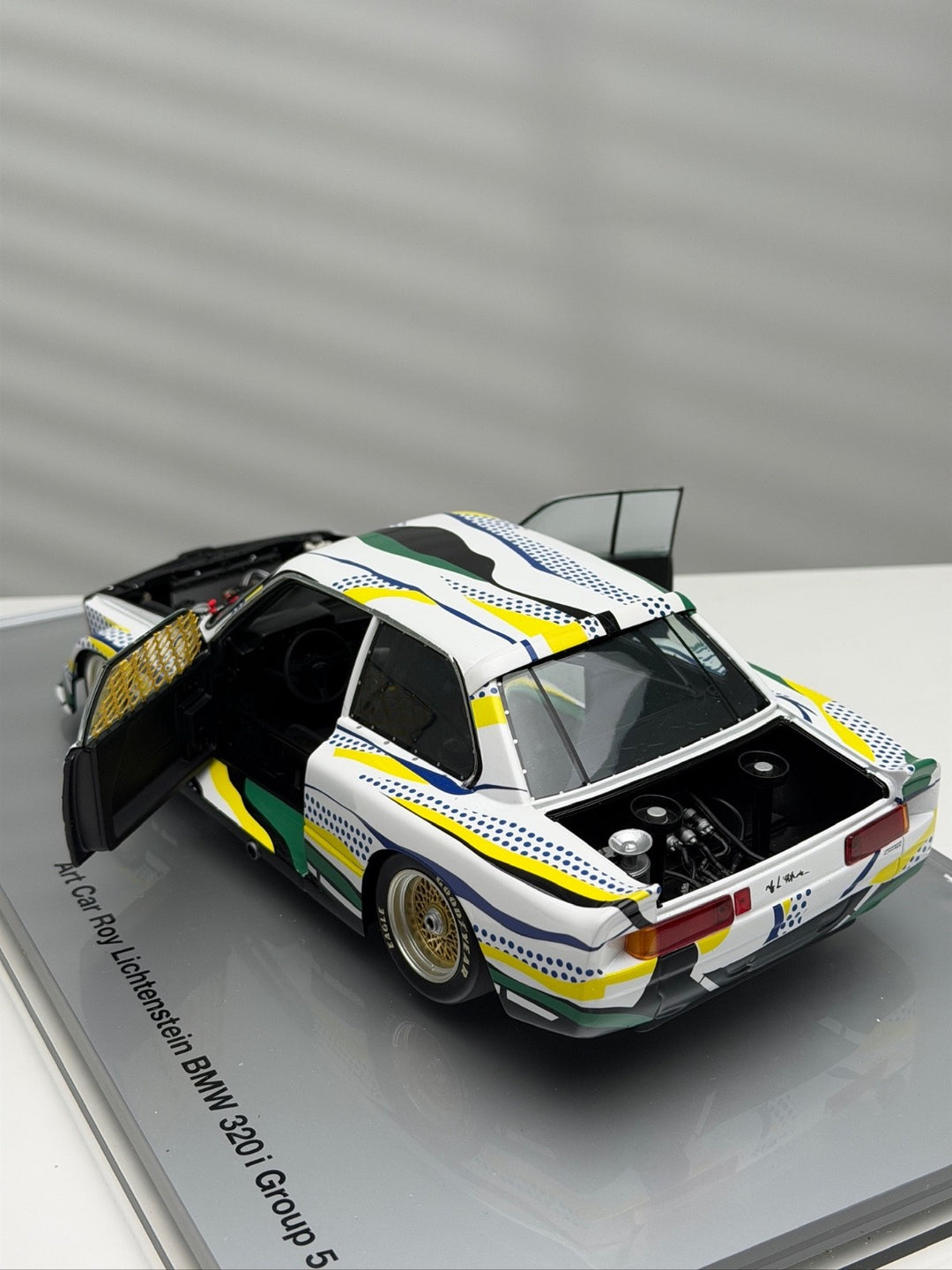 BMW 320i Group 5 (Roy Lichtenstein - Art Car) [MINICHAMPS] 1/18 scale