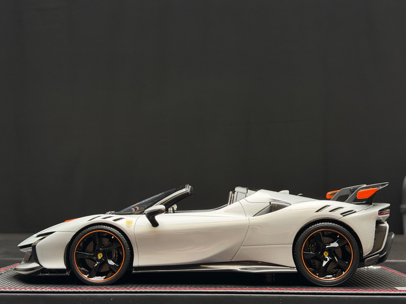 Ferrari SF90XX Spider (Silver) [MR Collection] 1/18 scale