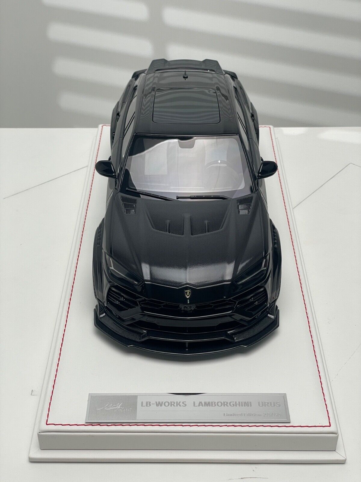 Lamborghini Urus Liberty Walk Kit (Metallic Black) [IVY] 1/18
