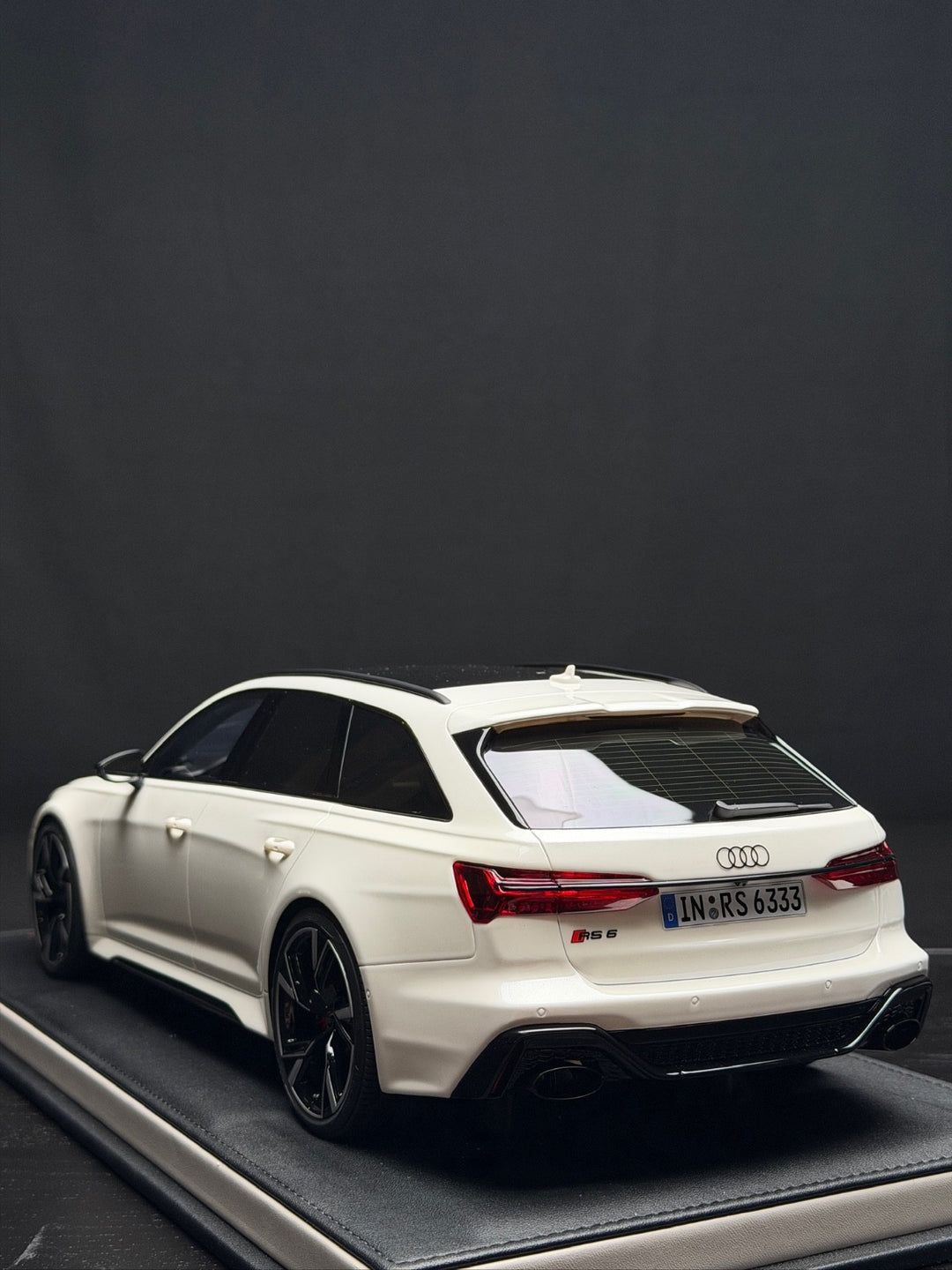 Audi RS6 (White) [Motorhelix] 1/12 scale