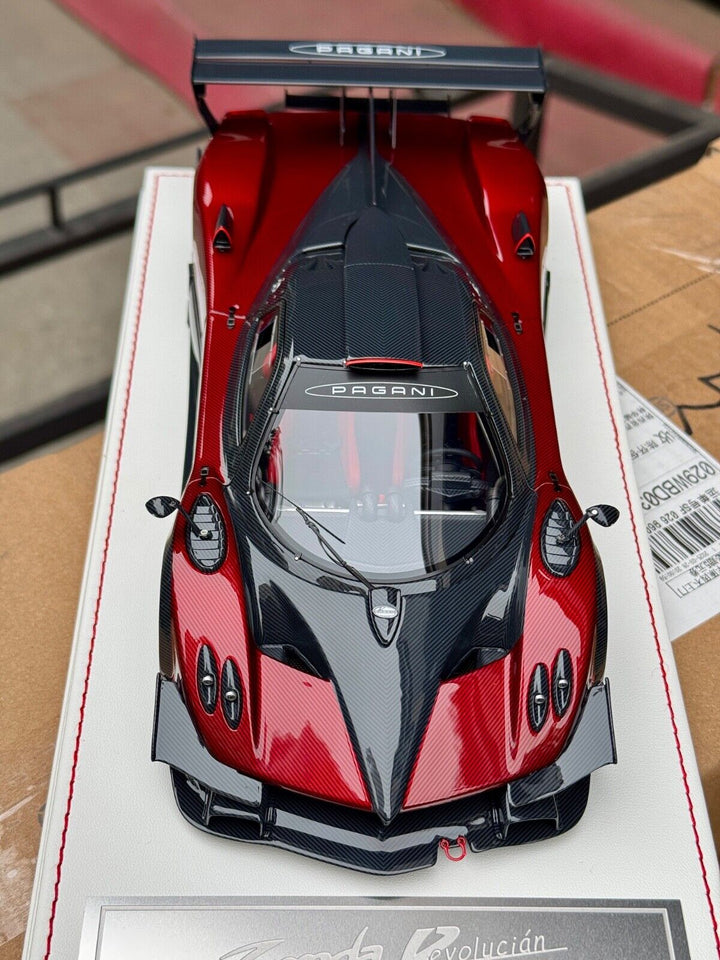 Pagani Zonda Revolución (Red Carbon Fiber) [Dino Model] 1/18 scale
