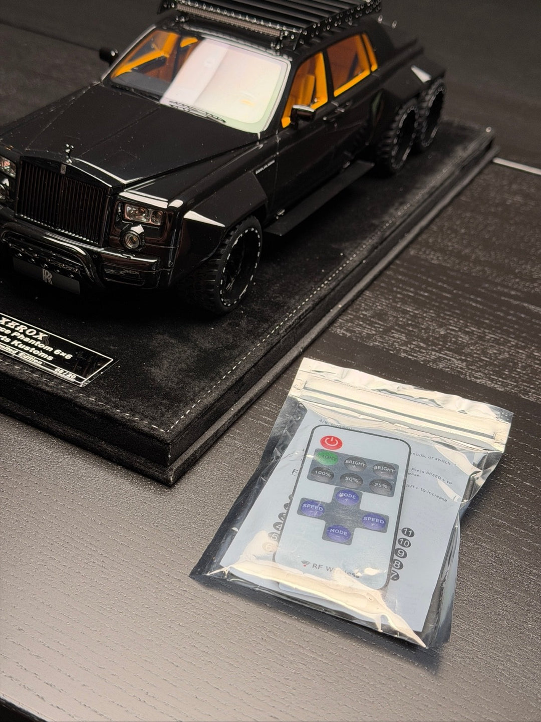 Rolls-Royce Phantom 6x6 Danton Arts Kustoms (Gloss Black) [XEROX] 1/18 scale