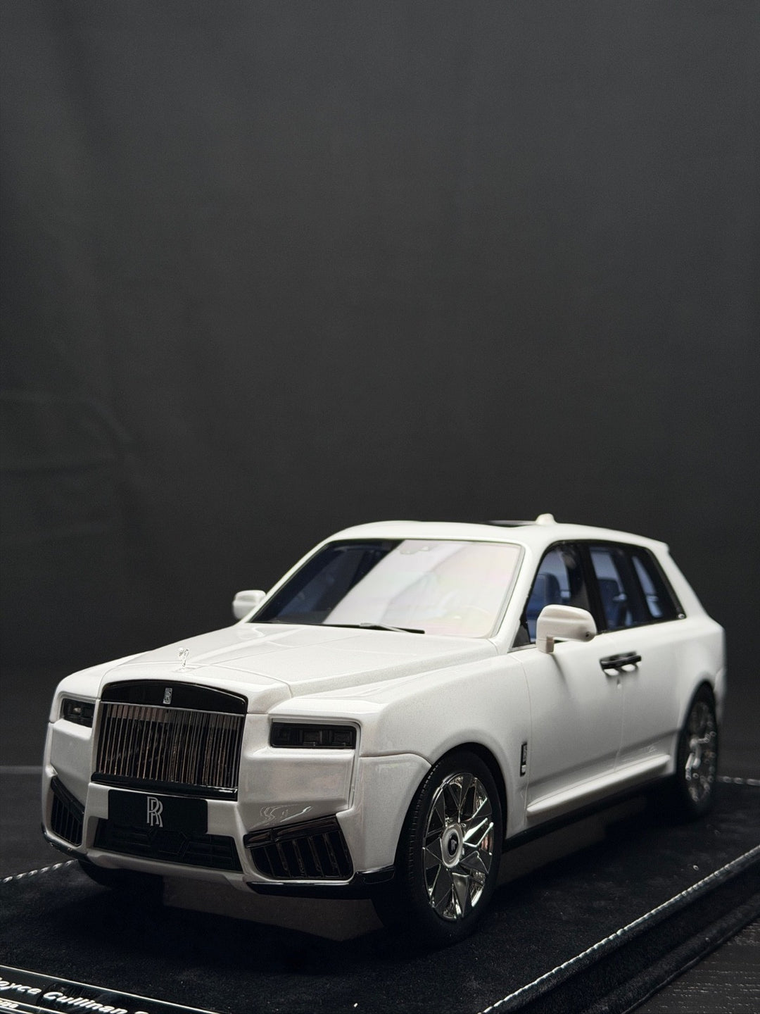 Rolls-Royce Cullinan Series II (White) [H&H] 1/18 scale