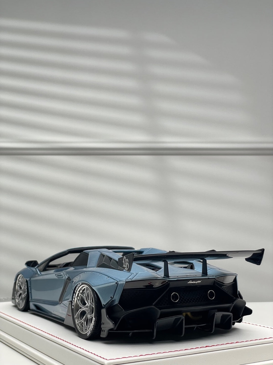 Lamborghini Aventador 2.0 Roadster LBWK (Ice Blue) [Davis & Giovanni] 1/18 scale