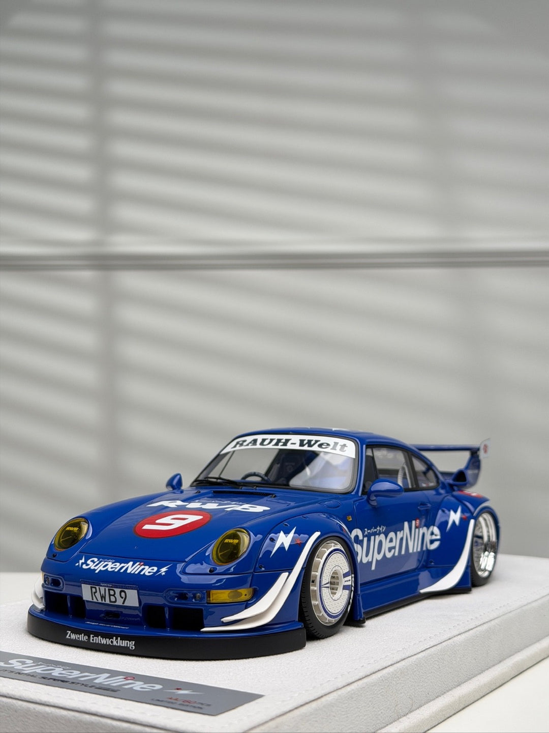 Porsche 911 993 RWB (SuperNine Blue) [FuelMe Model] 1/18 scale
