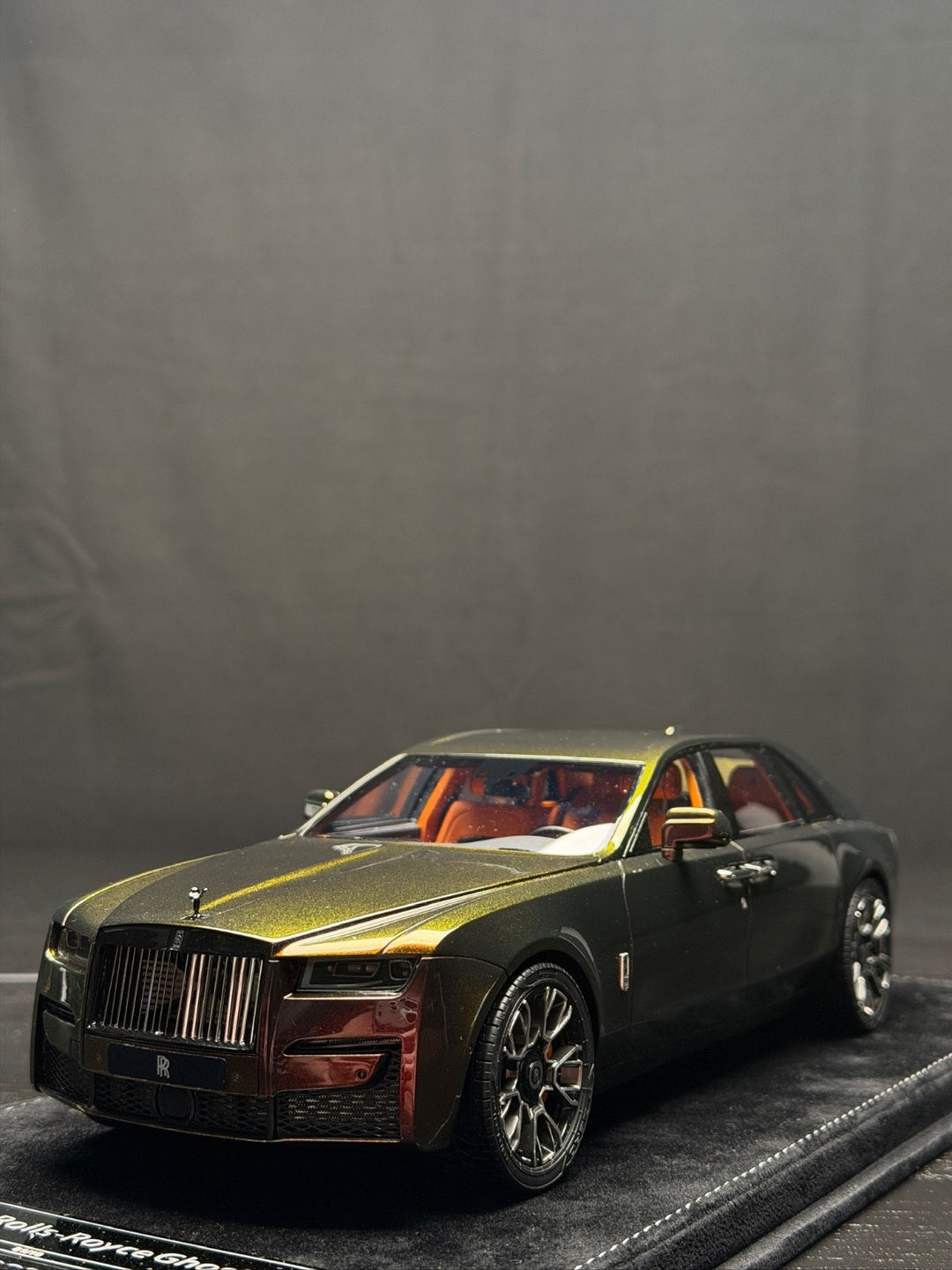 Rolls-Royce Ghost (Chameleon Green) [H&H] 1/18 scale