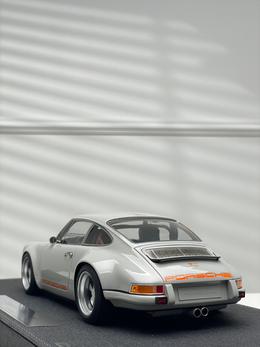Porsche 911 Singer Coupe (Light Gray) [Make Up IDEA] 1/18 scale