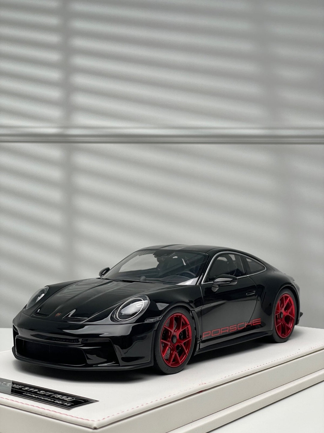 Porsche 911 S/T (Black/ Red Rims) [Ivy Merit Model] 1/18 scale