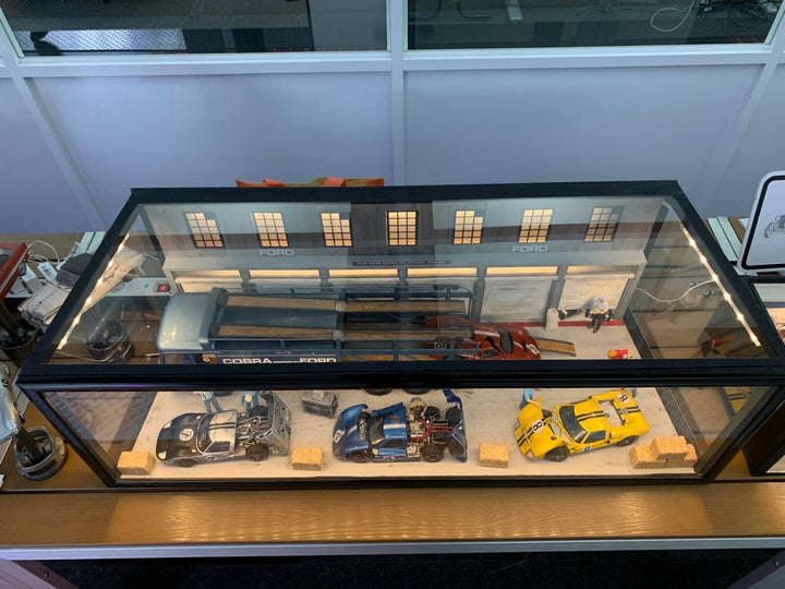 Classic Ford Garage/ Workshop Diorama with Lights [1:18 scale]