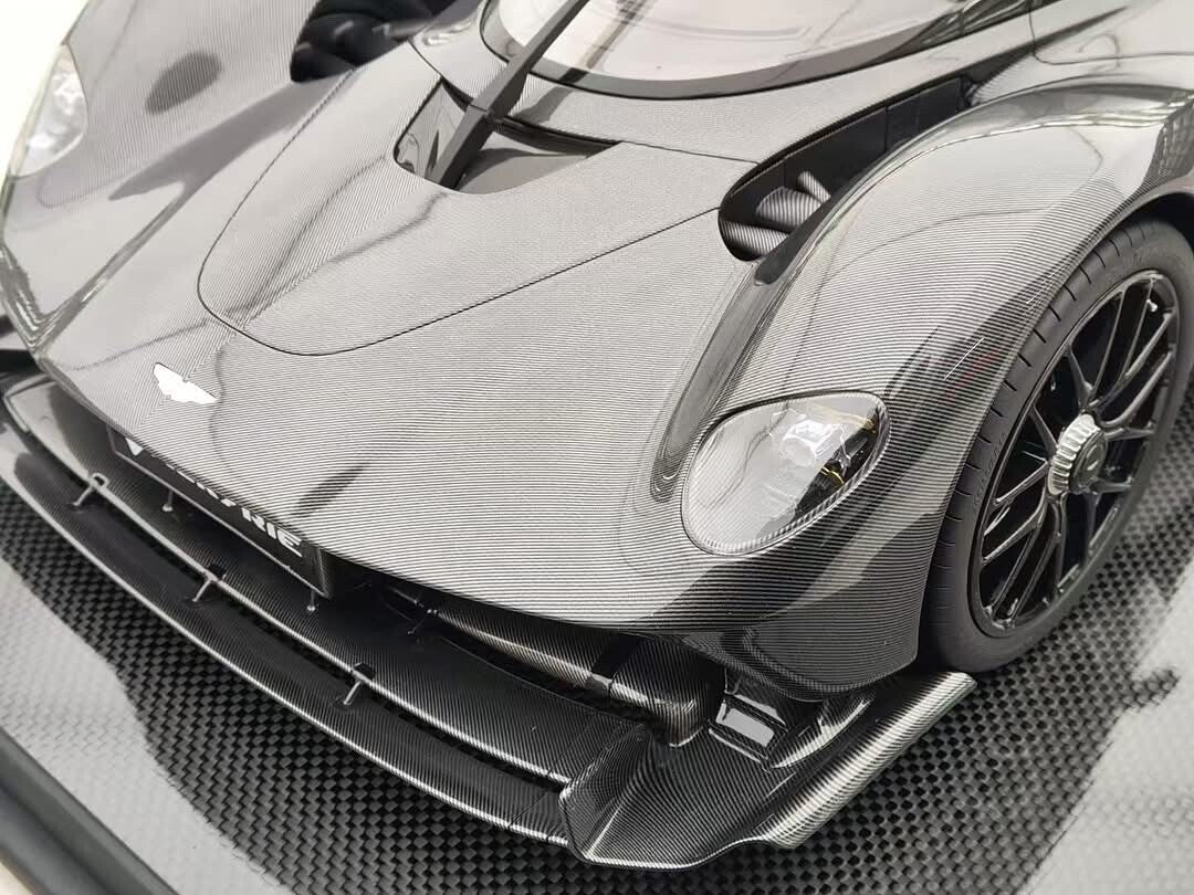 Aston Martin Valkyrie (Full Carbon Fiber) [Fronti-Art] 1:8 scale