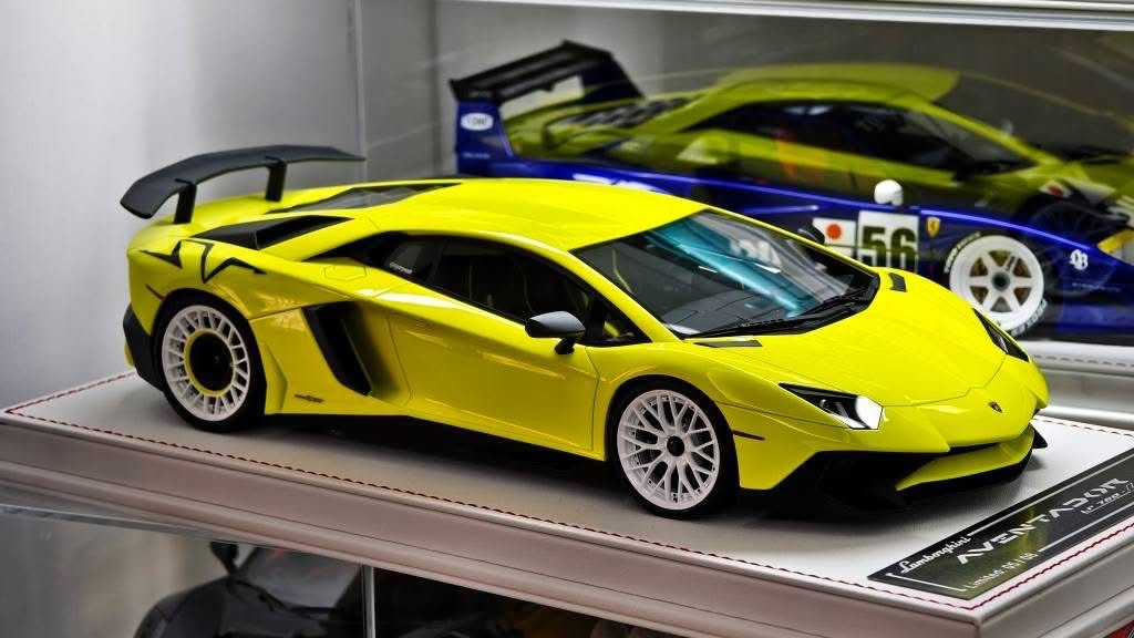 Lamborghini Aventador LP750-4 SV (Neon Yellow) [Davis & Giovanni] 1/18 scale