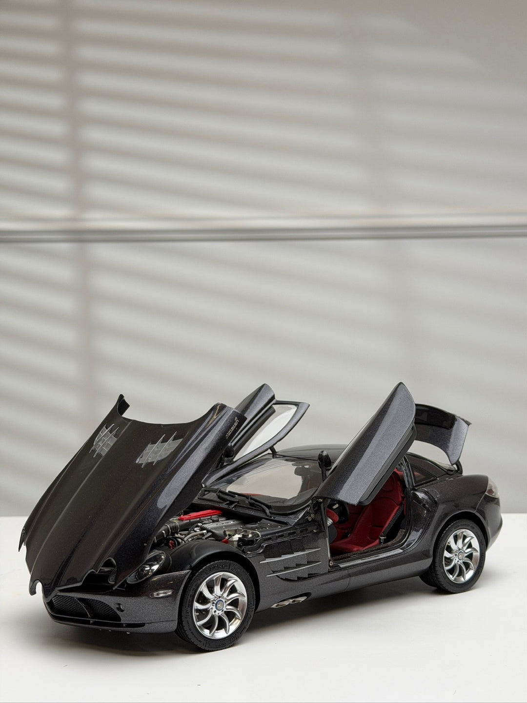 Mercedes-Benz SLR McLaren (Dark Gray) [CMC] 1:18 scale