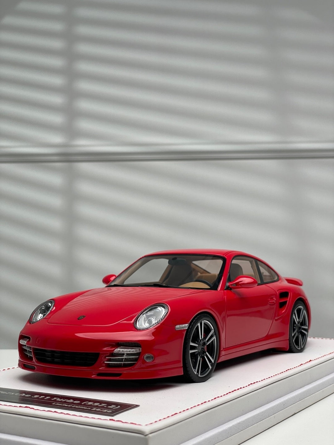Porsche 997.2 911 Turbo (Red) [IVY Merit Model] 1/18 scale