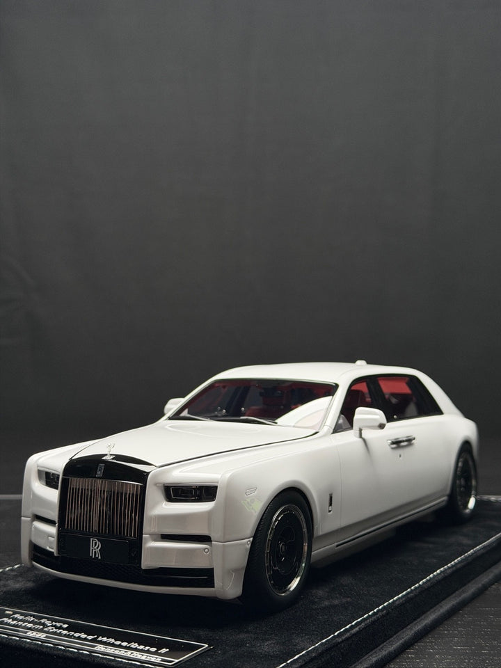 Rolls-Royce Phantom Series II Long Wheelbase (White) [H&H] 1/18 scale