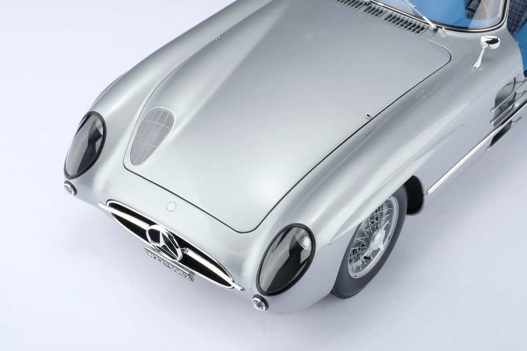 MERCEDES-BENZ 300 SLR UHLENHAUT COUPE [Fully opening] By: Amalgam 1:8 scale