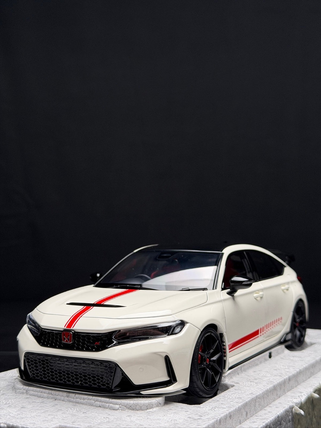 Honda Civic Type R HKS (White/ Red) [Motorhelix] 1/18 scale