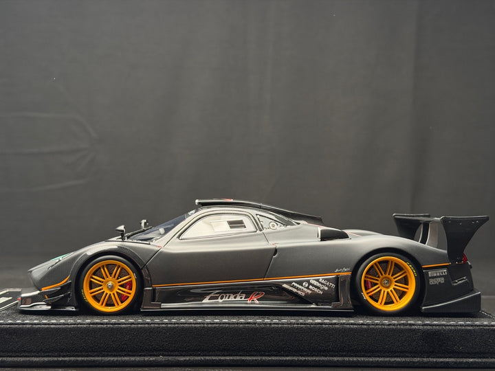Pagani Zonda R (Matte Carbon Fiber) [Henson&Heaven] 1/18 scale