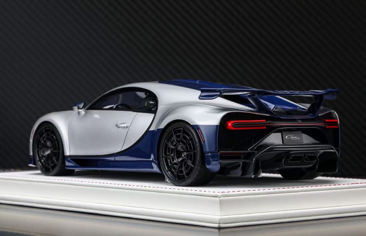 Bugatti Chiron Pur Sport (Silver/ Blue Carbon) [Davis & Giovanni] 1:18 scale