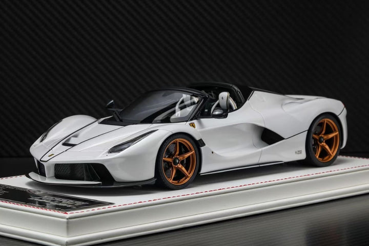 Ferrari LaFerrari Aperta (White) [Davis & Giovanni] 1:18 scale