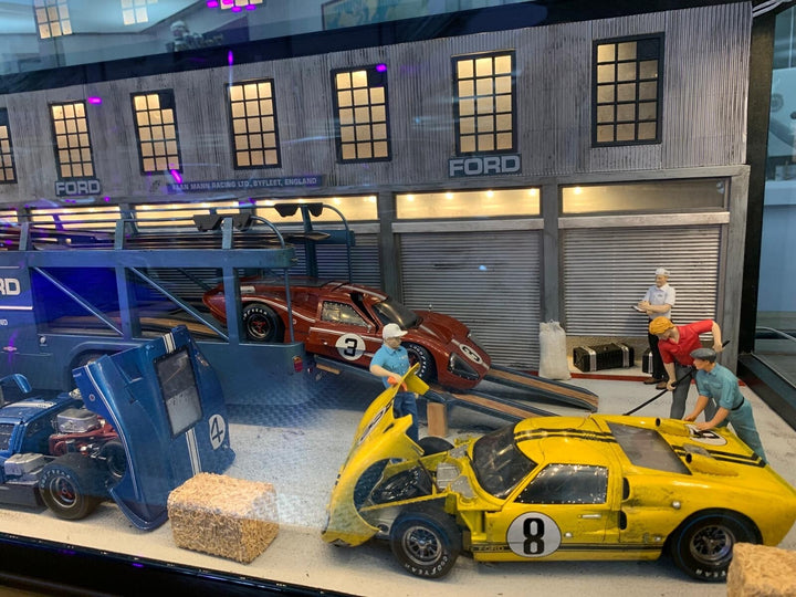 Classic Ford Garage/ Workshop Diorama with Lights [1:18 scale]