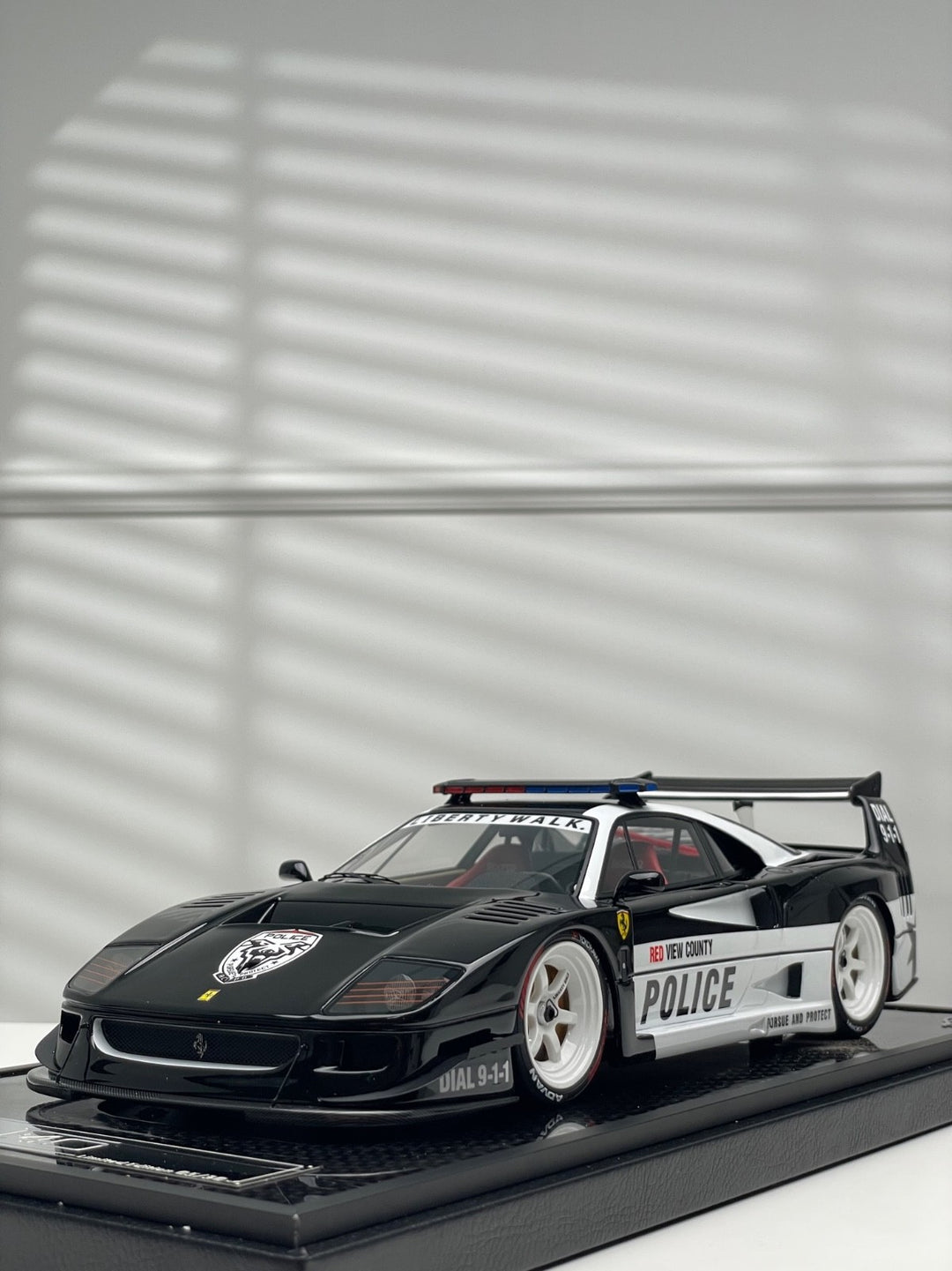 Ferrari F40 LBWK (Red View County Police) [VIP scale Models] 1/18 scale