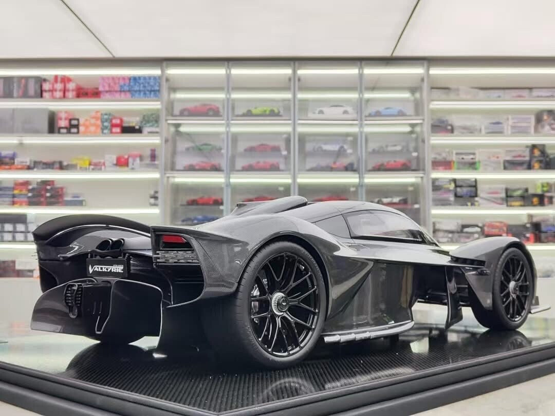 Aston Martin Valkyrie (Full Carbon Fiber) [Fronti-Art] 1:8 scale