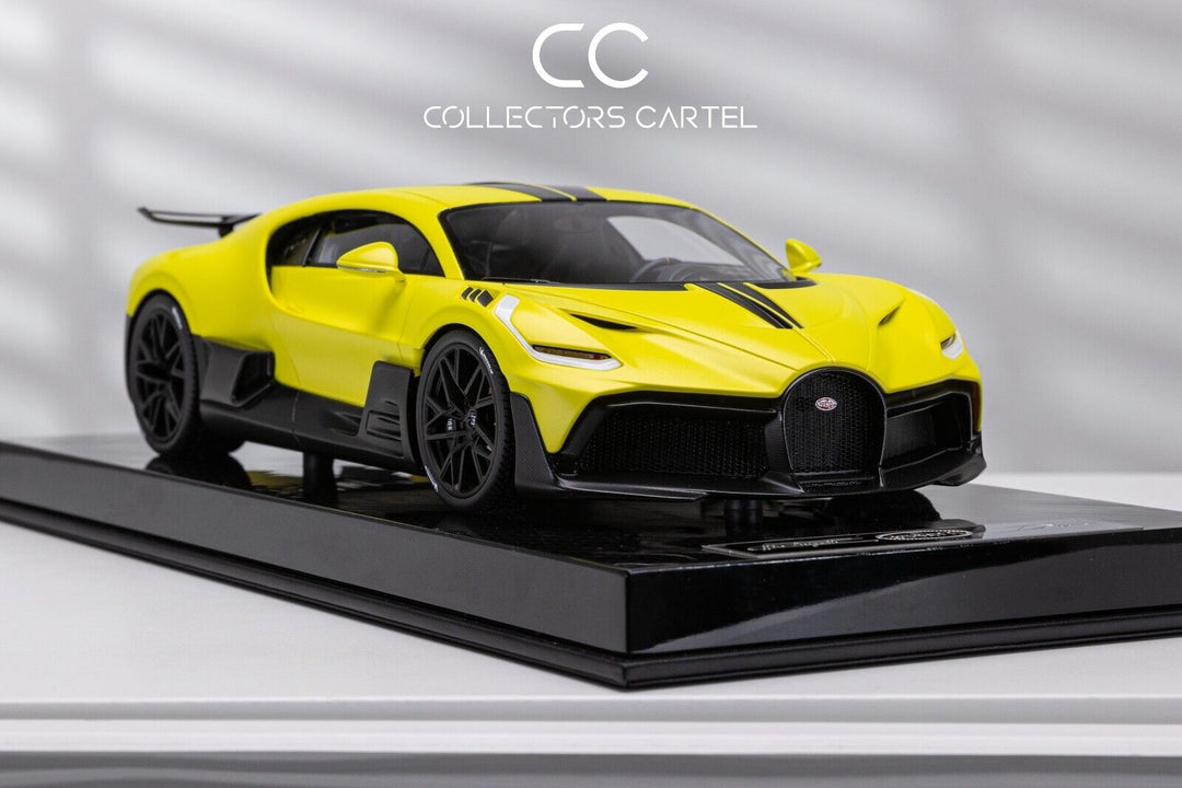 Bugatti Divo (Matt Yellow Jaune Molsheim) [EXCLUSIVE] 1/18 scale