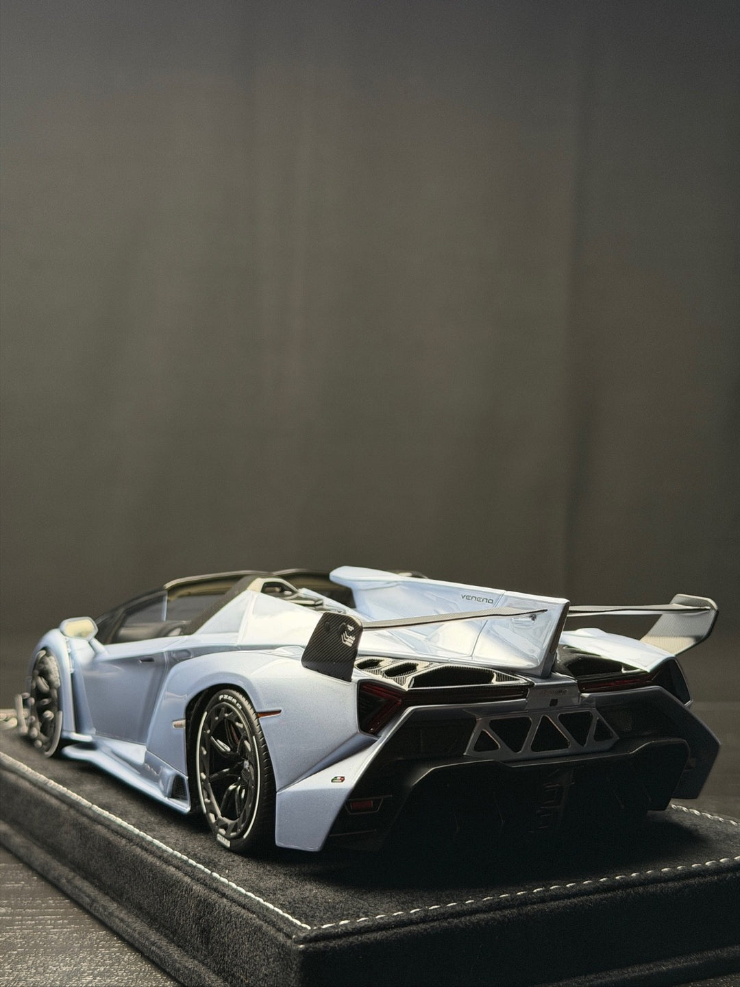 Lamborghini Veneno Roadster (Ice Blue) [Henson&Heaven] 1/18 scale