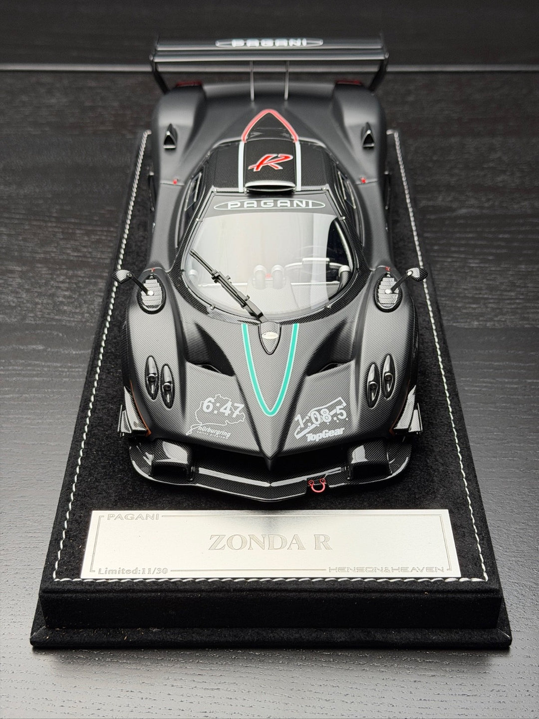 Pagani Zonda R (Matte Carbon Fiber) [Henson&Heaven] 1/18 scale