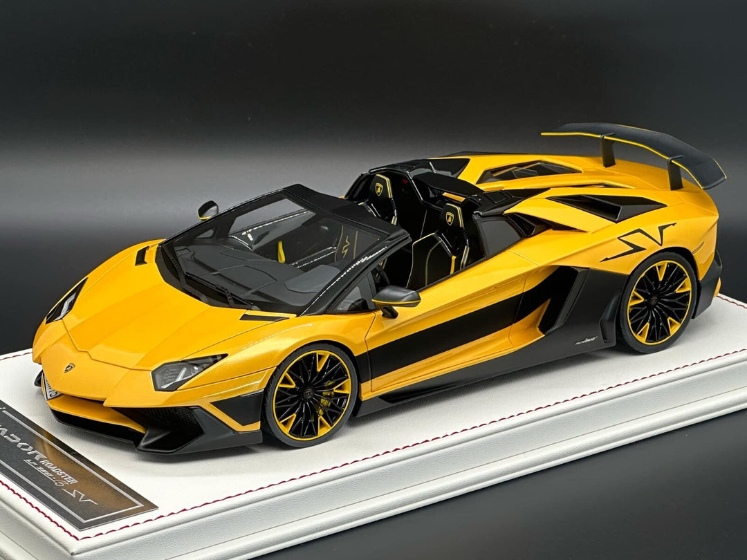 Lamborghini Aventador Roadster LP750-4 SV (Yellow) [Davis & Giovanni] 1:18 scale