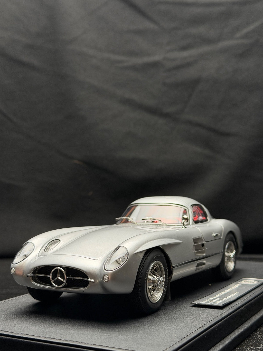 Mercedes-Benz 300 SLR Uhlenhaut (Silver/ Red Interior) [V8 Model] 1:18 scale