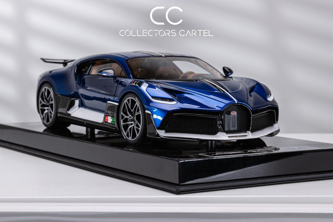 Bugatti Divo (Atlantic Blue) [EXCLUSIVE] 1/18 scale