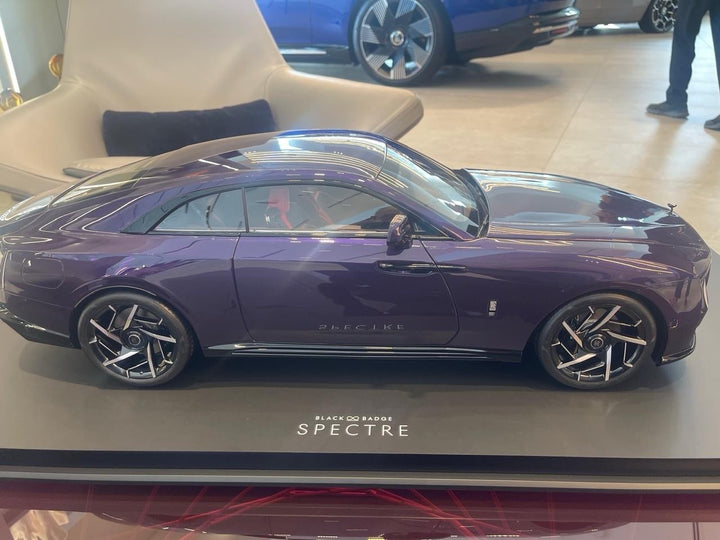 Rolls-Royce Spectre Black Badge [Fully opening + Lights] By: Amalgam 1:8 scale