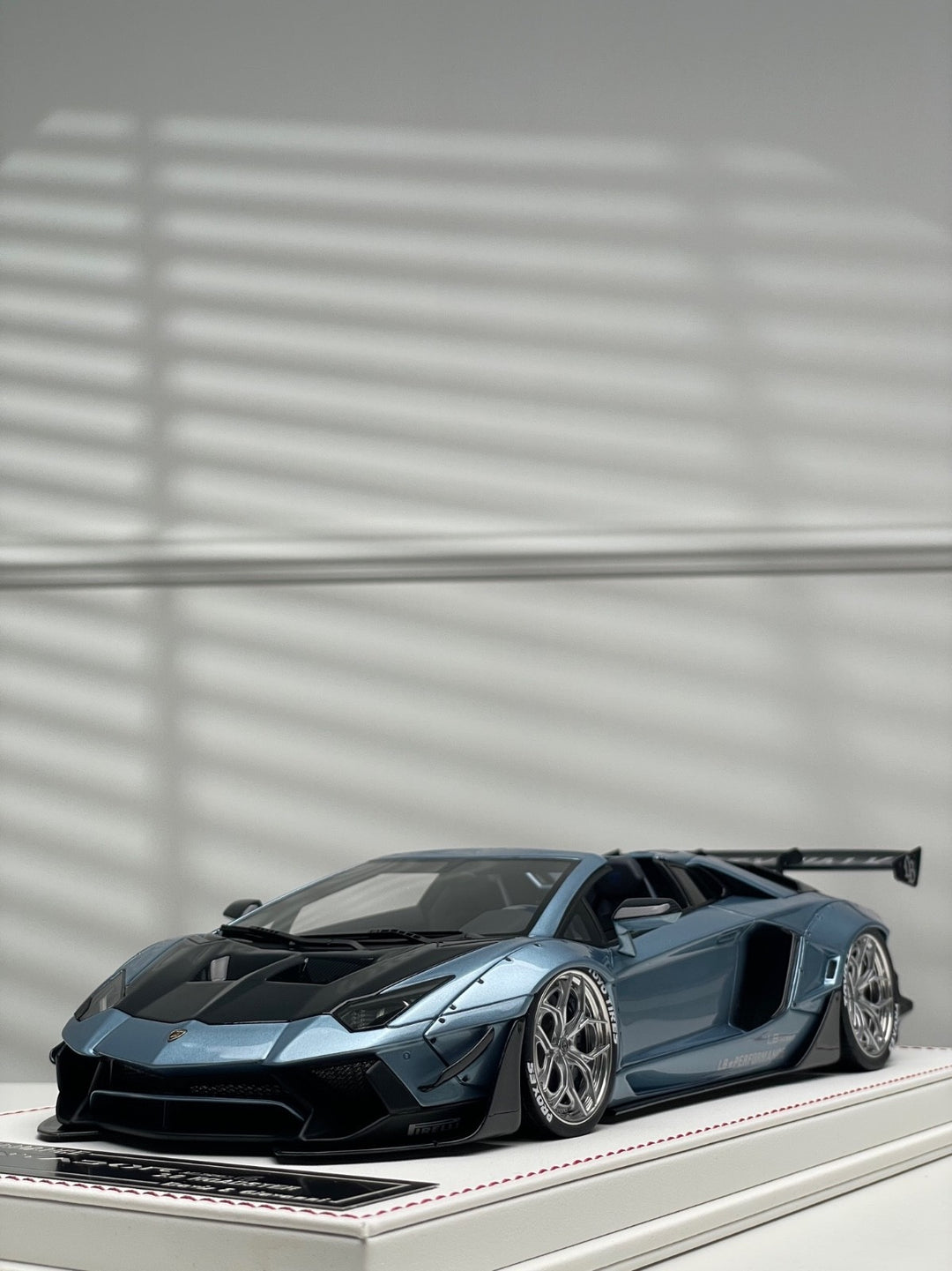 Lamborghini Aventador 2.0 Roadster LBWK (Ice Blue) [Davis & Giovanni] 1/18 scale