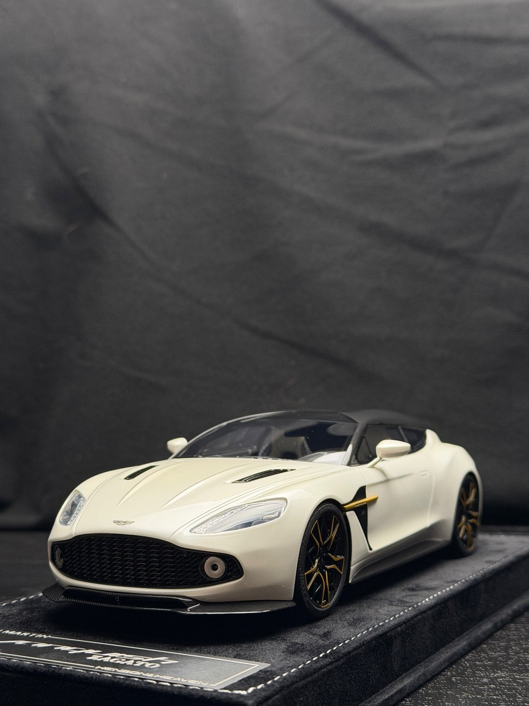 Aston Martin Vanquish Zagato (White) [Henson&Heaven] 1/18 scale