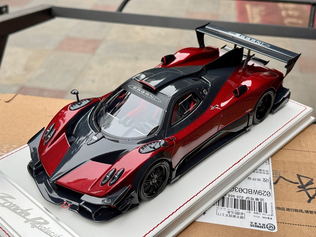 Pagani Zonda Revolución (Red Carbon Fiber) [Dino Model] 1/18 scale