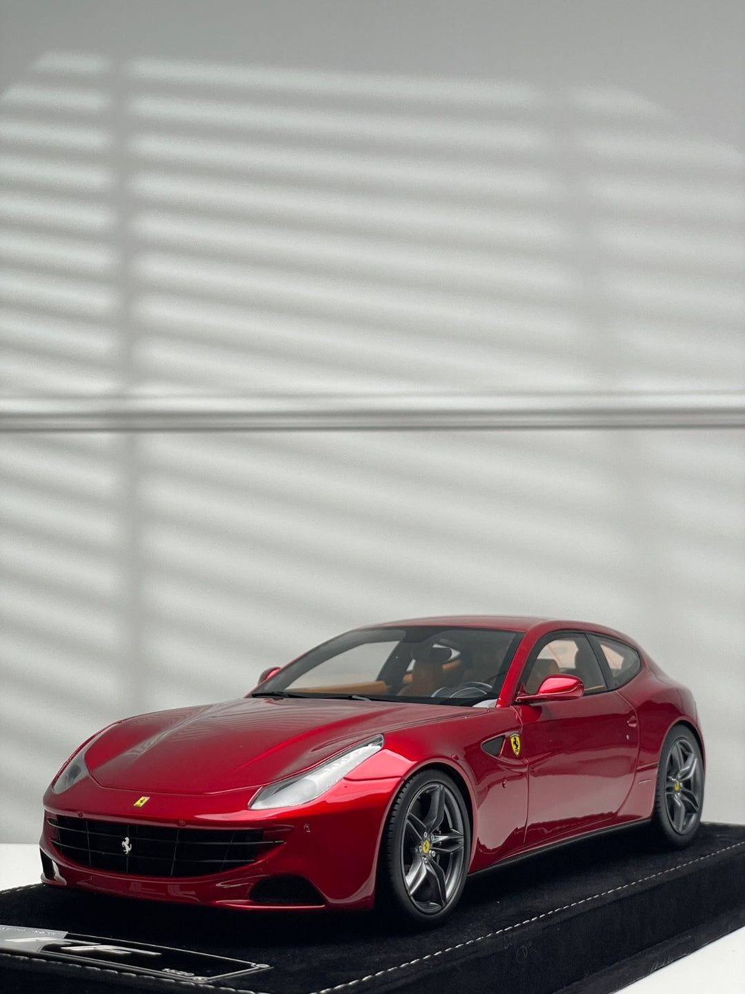 Ferrari FF (Metallic Red) [Henson&Heaven] 1/18 scale
