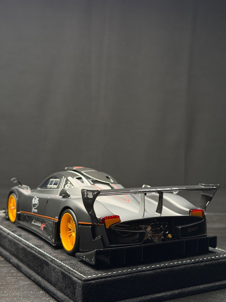 Pagani Zonda R (Matte Carbon Fiber) [Henson&Heaven] 1/18 scale