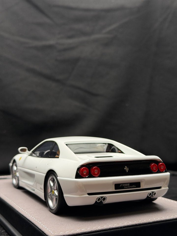 Ferrari F355 Berlinetta (White) [V8 Model] 1:18 scale