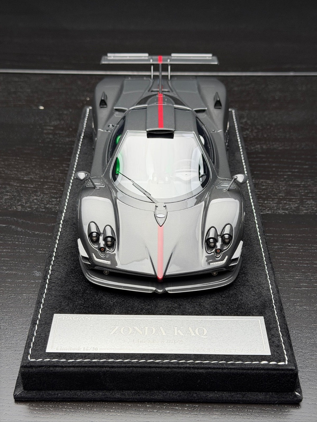 Pagani Zonda KAQ (Carbon Fiber/ Red Stripe) [Henson&Heaven] 1/18 scale