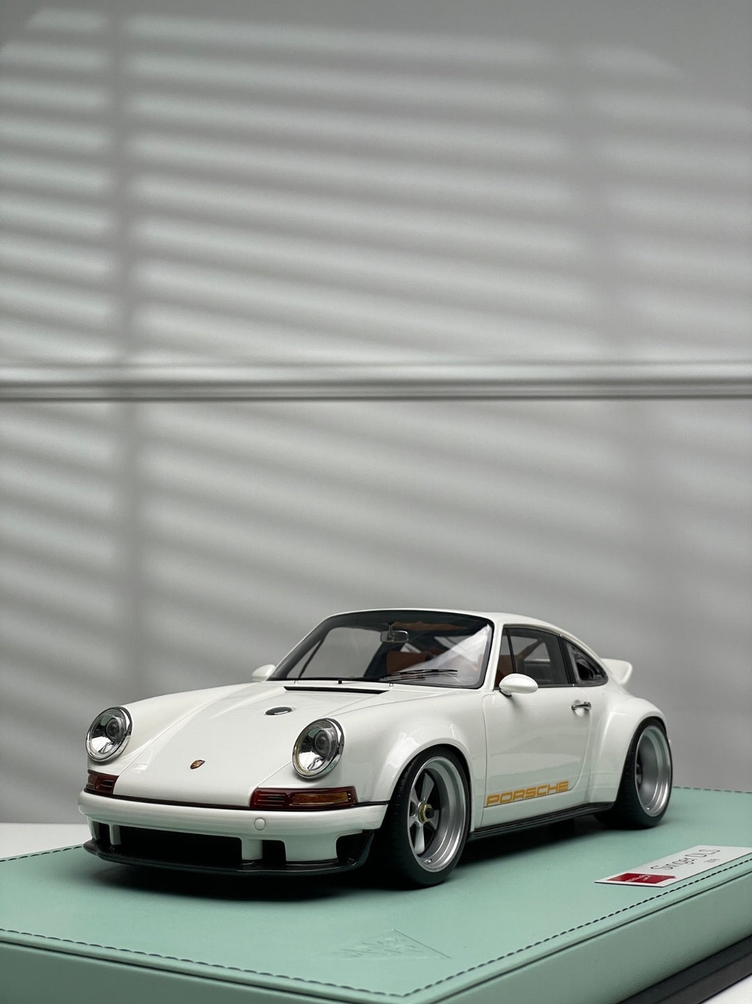 Porsche 911 Singer DLS (Pearl White) [Make up Eidolon] 1/18 scale