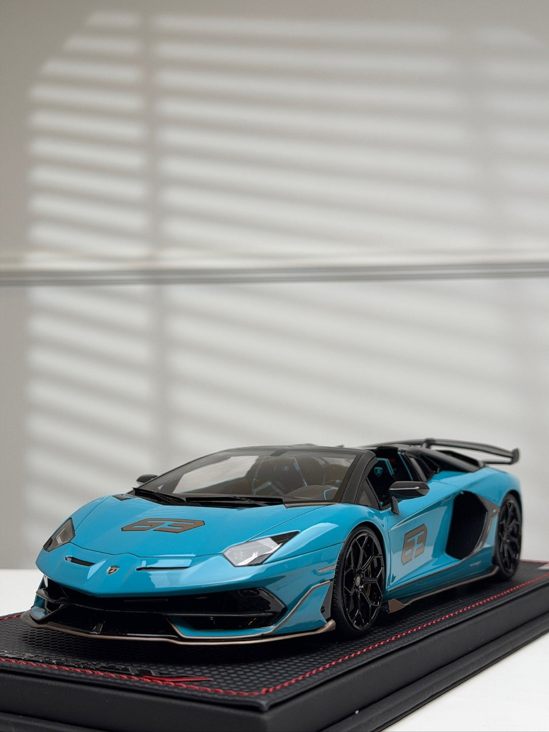 Lamborghini Aventador SVJ Roadster (Blue #63) [MR Collection] 1/18 scale