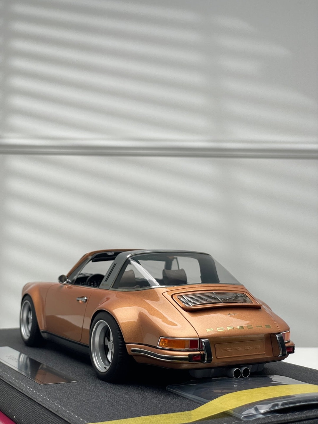Porsche 911 Singer Targa (Gold) [Make Up IDEA] 1/18 scale